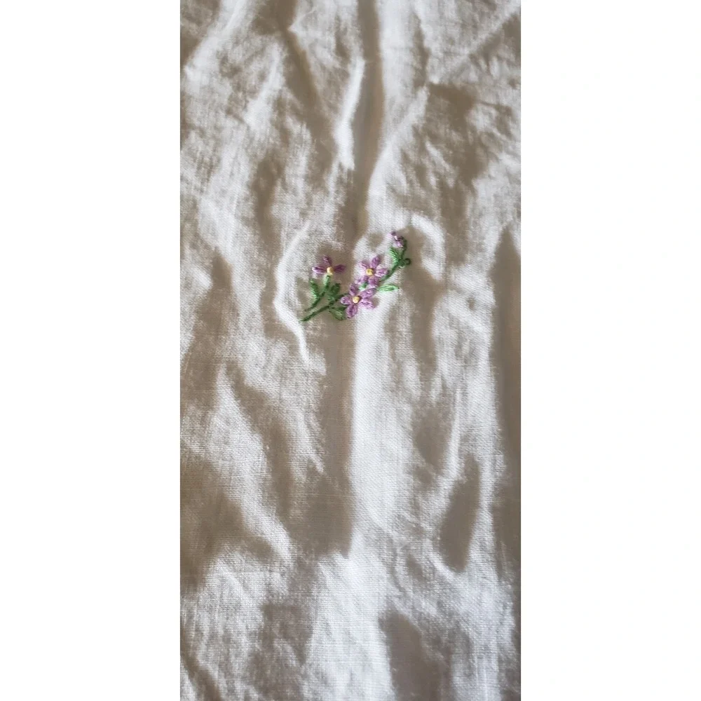 Vintage Hand Embroidered Floral Linen Tablecloth White Scalloped Lace Edge 34x37